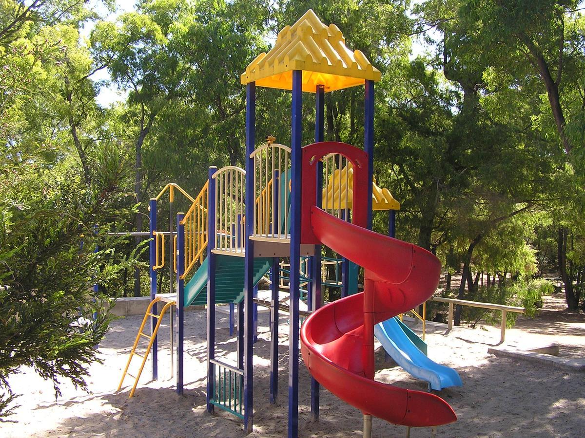 Coalmine Beach Holiday Park 월폴 외부 사진